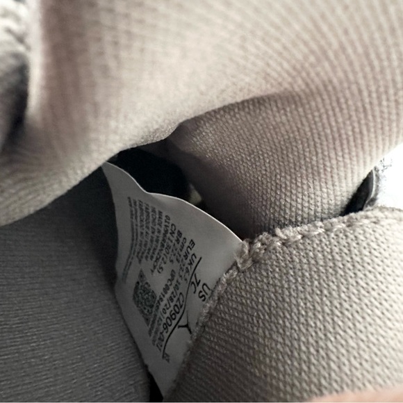 Air Jordan 11 CMFT Low Cool Gray Sneaker, Size 7c Cool Grey - Picture 6 of 6